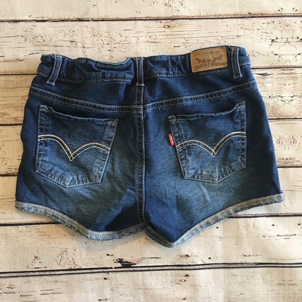 Polo top with Levi’s shorts - Picture 7 of 8